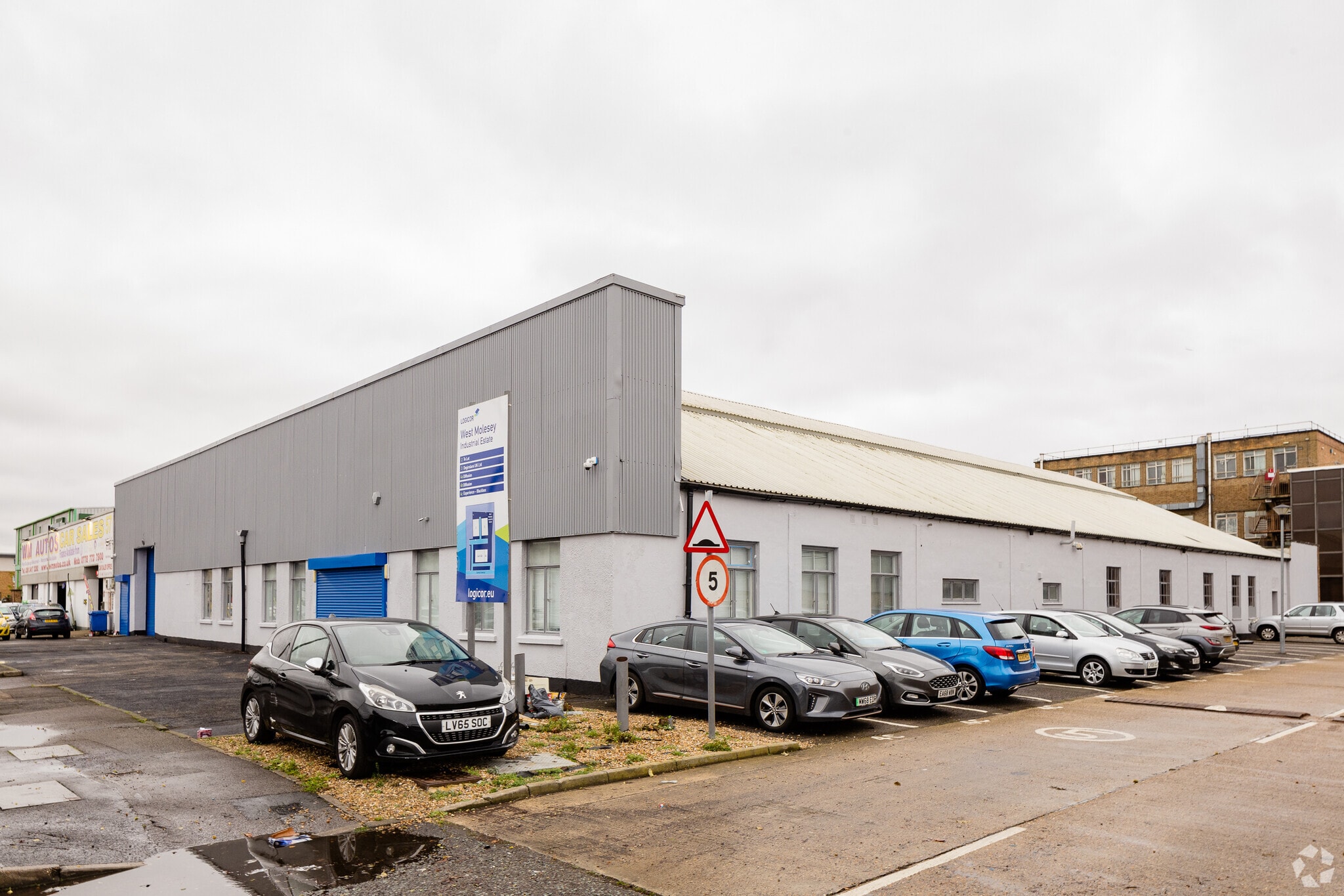 55 Central Av, West Molesey for sale Primary Photo- Image 1 of 1