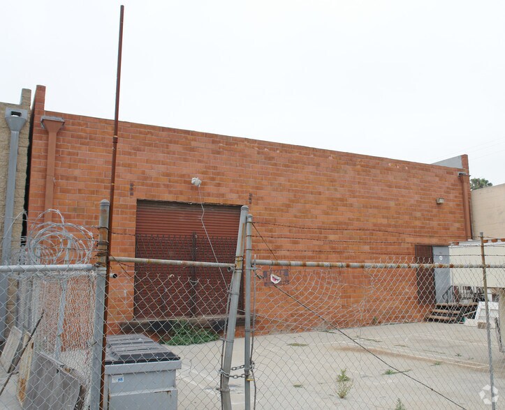 320 W 130th St, Los Angeles, CA for sale - Building Photo - Image 2 of 4