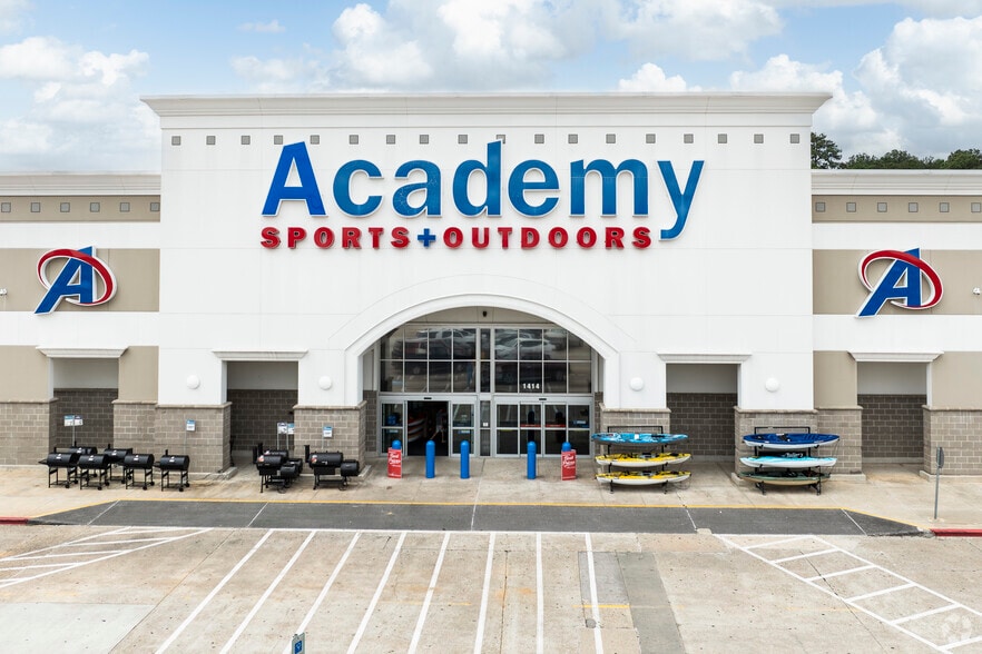 1400-1424 N Loop 336 W, Conroe, TX for lease - Building Photo - Image 2 of 5