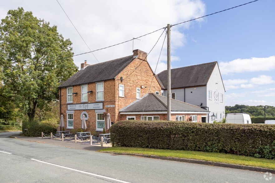 Ironstone Rd, Cannock for sale - Primary Photo - Image 1 of 4