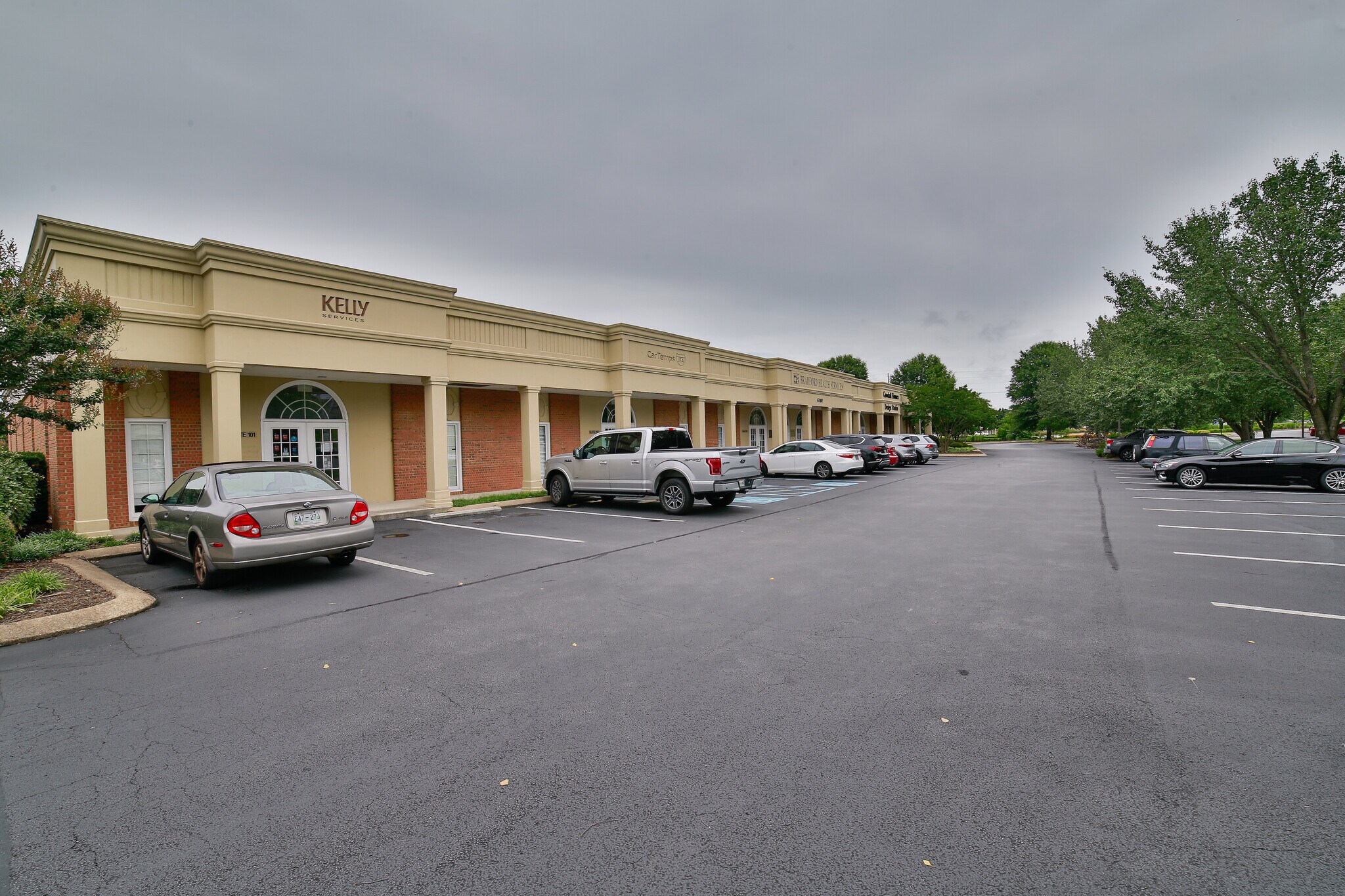 6160 Shallowford Rd, Chattanooga, TN 37421 Office for Lease