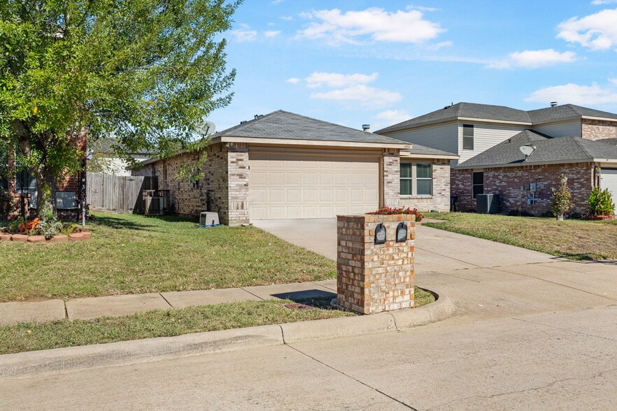 4054 Gray Fox Dr, Fort Worth, TX for sale - Building Photo - Image 2 of 3