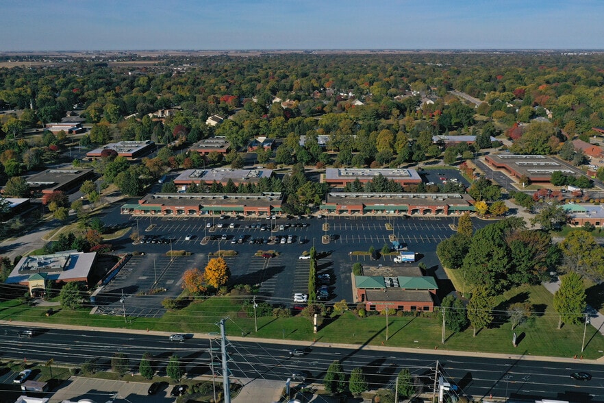 Shoppes Of Knollwood portfolio of 2 properties for sale on LoopNet.com - Building Photo - Image 2 of 38