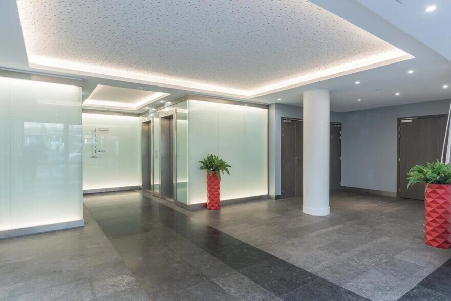 Office in Levallois-Perret for lease - Building Photo - Image 2 of 7