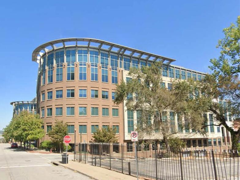 805 Pennsylvania Ave, Kansas City, MO for lease - Building Photo - Image 1 of 4