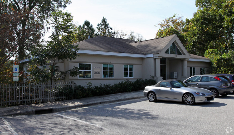 216 E Chatham St, Cary, NC for lease - Building Photo - Image 2 of 4