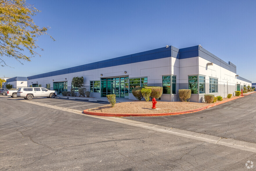 3985 W Cheyenne Ave, North Las Vegas, NV for lease - Building Photo - Image 3 of 5