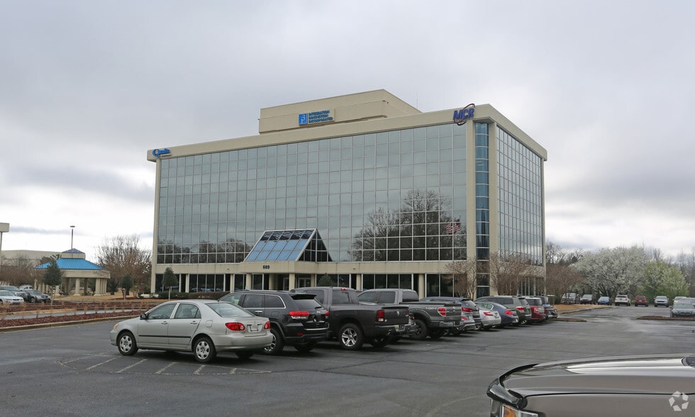 689 Discovery Dr, Huntsville, AL 35806