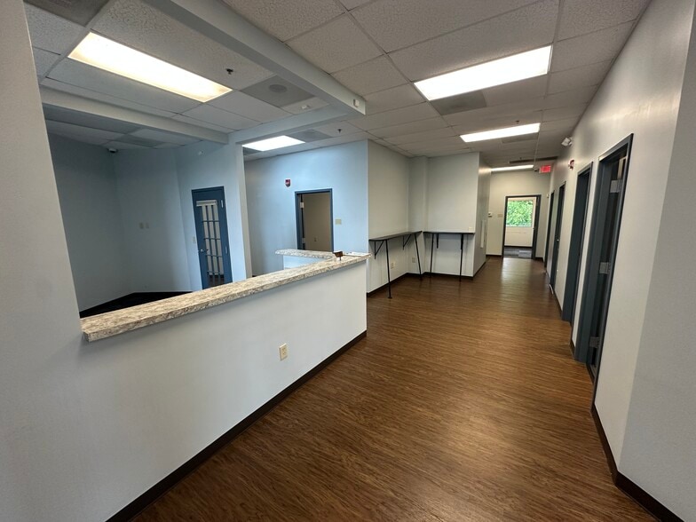 7752-7756 Gateway Ln, Concord, NC for lease - Building Photo - Image 3 of 30