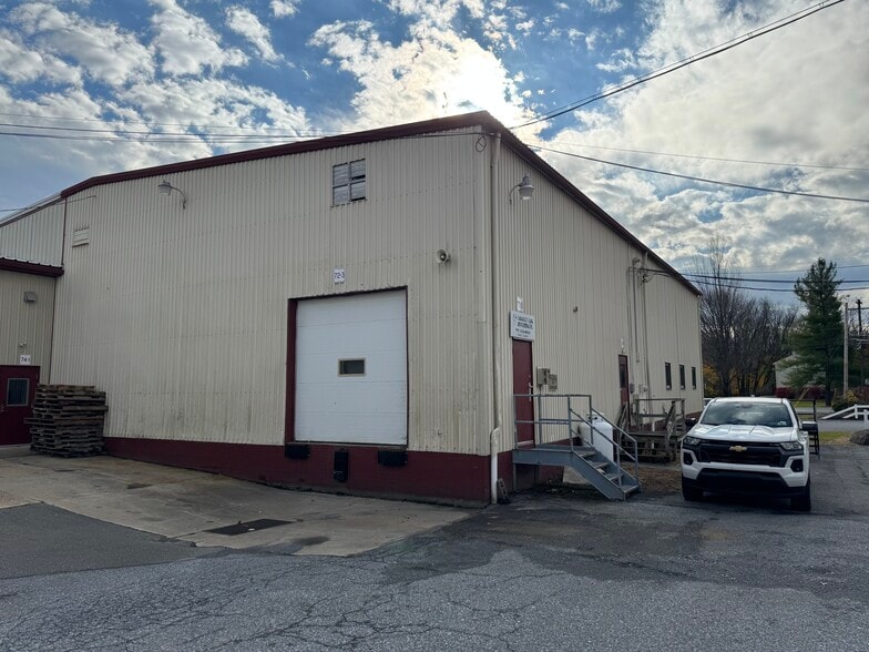 72 W Main St, Reinholds, PA for lease - Building Photo - Image 3 of 8