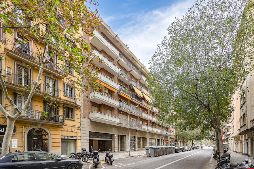 Carrer De València, Barcelona, Barcelona for sale - Primary Photo - Image 1 of 2