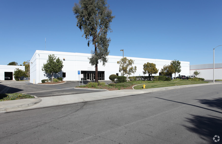 20515-2054 Walnut Dr, Walnut, CA for lease - Primary Photo - Image 1 of 2