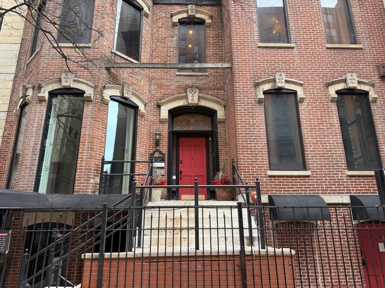 16 W Ontario St, Chicago, IL for lease - Building Photo - Image 1 of 24