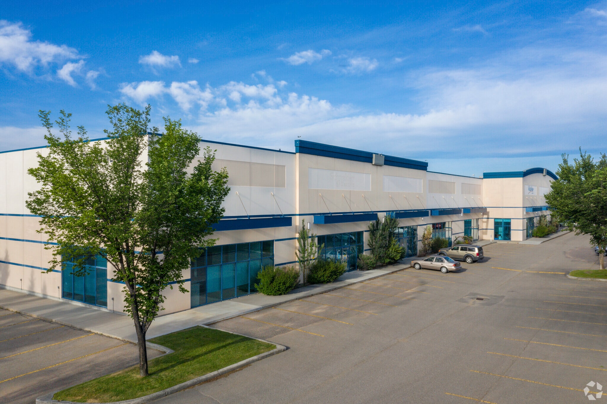 2880 45th Ave SE, Calgary, AB for sale Primary Photo- Image 1 of 1