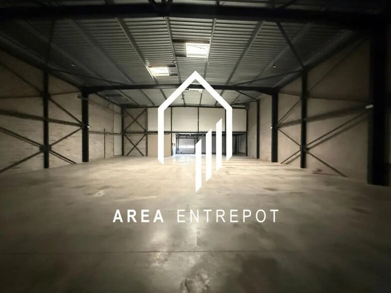 Flex in Aix-en-Provence for lease - Interior Photo - Image 3 of 7