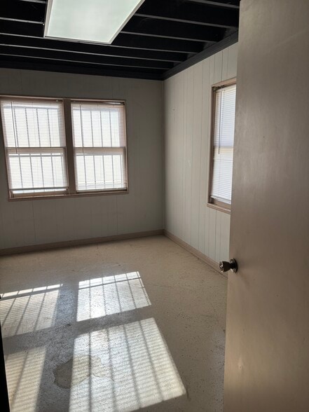 1400 N Hampton Ave, Springfield, MO for lease - Interior Photo - Image 2 of 5