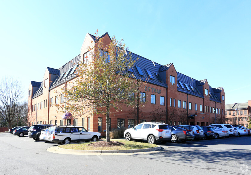 8321 Old Courthouse Rd, Vienna, VA for lease - Primary Photo - Image 1 of 5