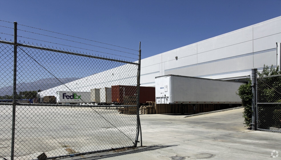 7551 Cherry Ave, Fontana, CA for lease - Building Photo - Image 3 of 5