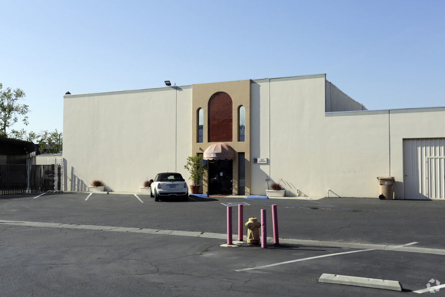 10621 Bloomfield St, Los Alamitos, CA for lease - Building Photo - Image 1 of 9