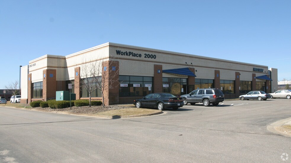 18902-18926 Lake Dr E, Chanhassen, MN for lease - Building Photo - Image 2 of 5