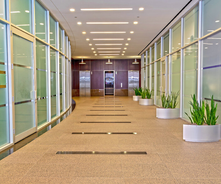 801 Louisiana St, Houston, TX for lease - Lobby - Image 3 of 8