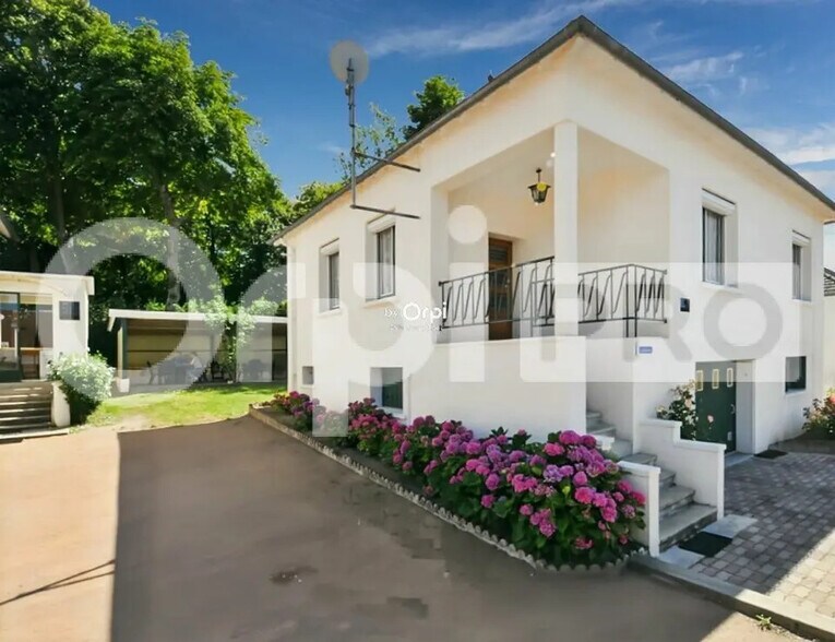 Flex in Néris-les-Bains for sale - Building Photo - Image 2 of 12