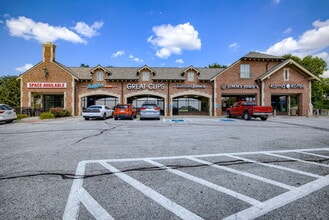 587-597 N 155th Plz, Omaha, NE for lease Building Photo- Image 2 of 3