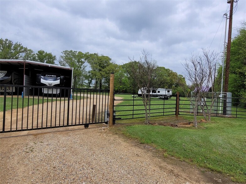 6206 FM 515 -1, Yantis, TX for sale - Primary Photo - Image 1 of 1