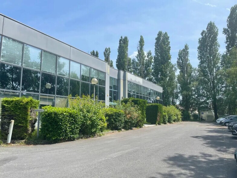 Flex in Tremblay-en-France for lease - Building Photo - Image 3 of 11