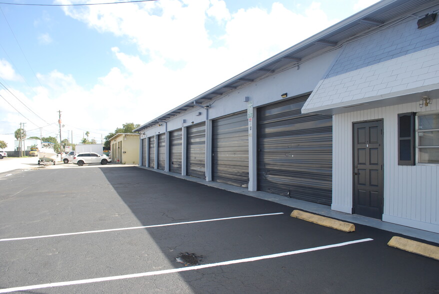 272 NW 1st St, Deerfield Beach, FL for lease - Building Photo - Image 2 of 3