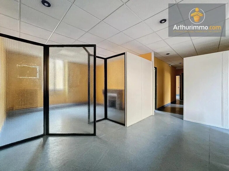 7 Rue Stalingrad, Bourgoin-Jallieu for lease - Building Photo - Image 3 of 14