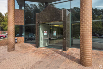 5290 Shawnee Rd, Alexandria, VA for lease Building Photo- Image 2 of 3