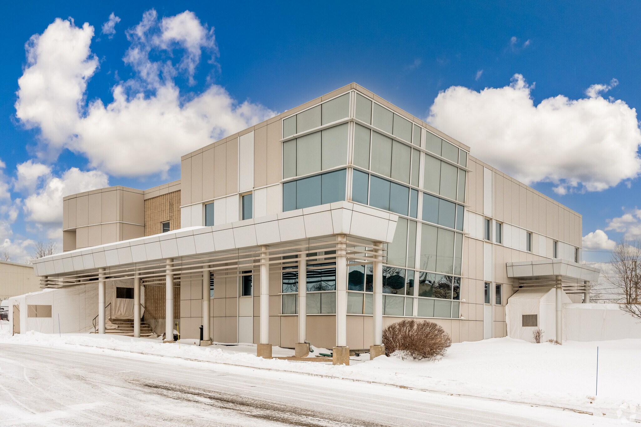 371 Av Taniata, Lévis, QC for lease Primary Photo- Image 1 of 5