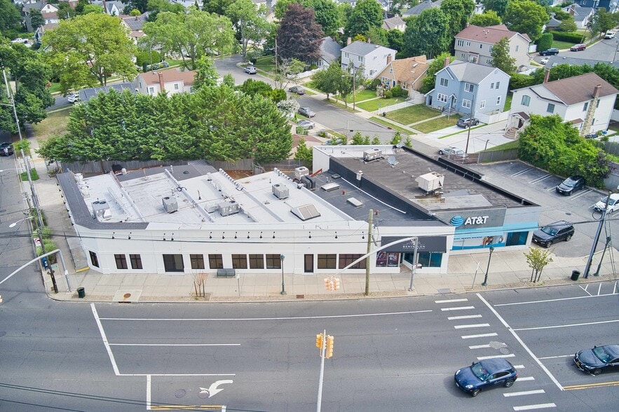 190-196 Merrick Rd, Merrick, NY for lease - Building Photo - Image 1 of 11