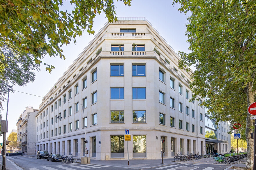 Office in Paris for lease - Primary Photo - Image 1 of 5