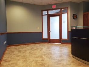 20635 Abbey Woods Ct N, Frankfort, IL for lease Interior Photo- Image 2 of 12