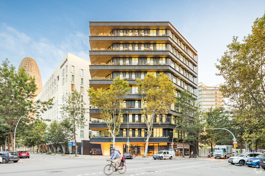 Carrer de Tànger, 71, Barcelona, Barcelona for lease - Building Photo - Image 1 of 4