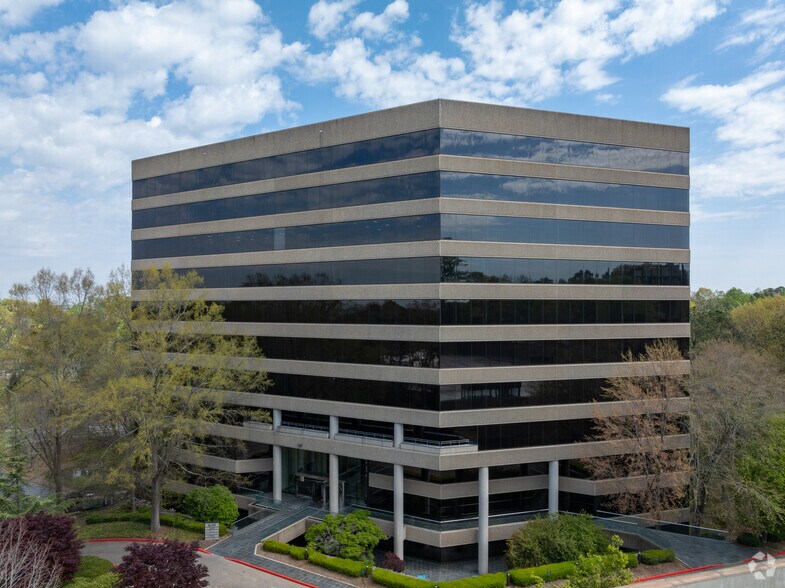 400 Northridge Rd, Atlanta, GA for lease - Primary Photo - Image 1 of 32