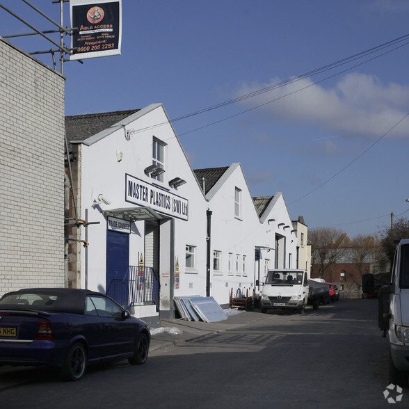 Feeder Road and Small Street portfolio of 6 properties for sale on LoopNet.com - Building Photo - Image 3 of 8