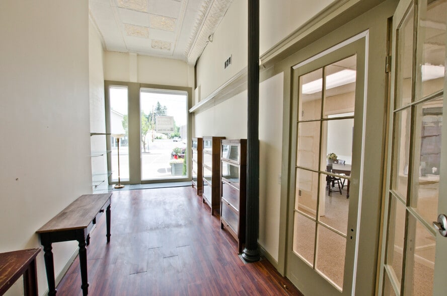 21 E Main St, Cuba, NY for lease - Interior Photo - Image 3 of 8