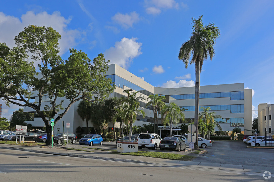 815 NW 57th Ave, Miami, FL for lease - Building Photo - Image 1 of 9