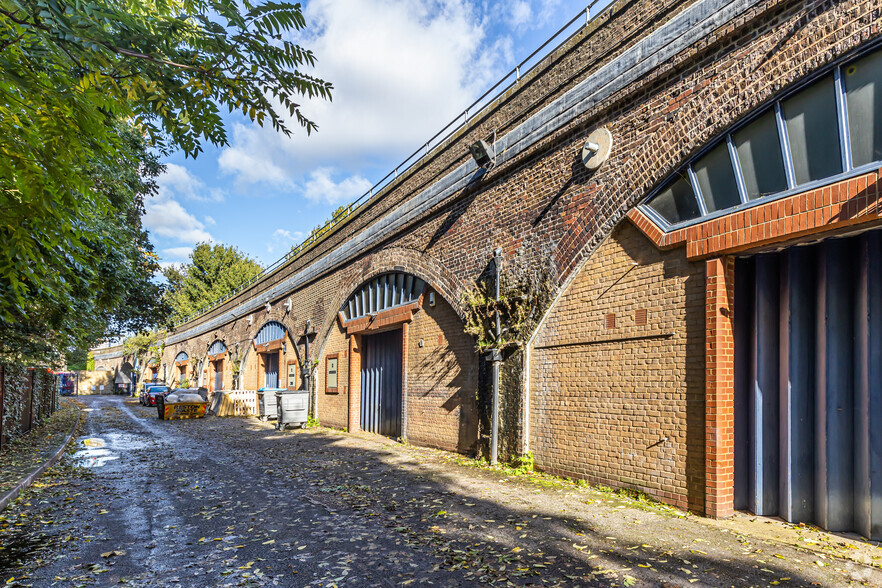 Cranleigh Mews, London for lease - Building Photo - Image 3 of 4