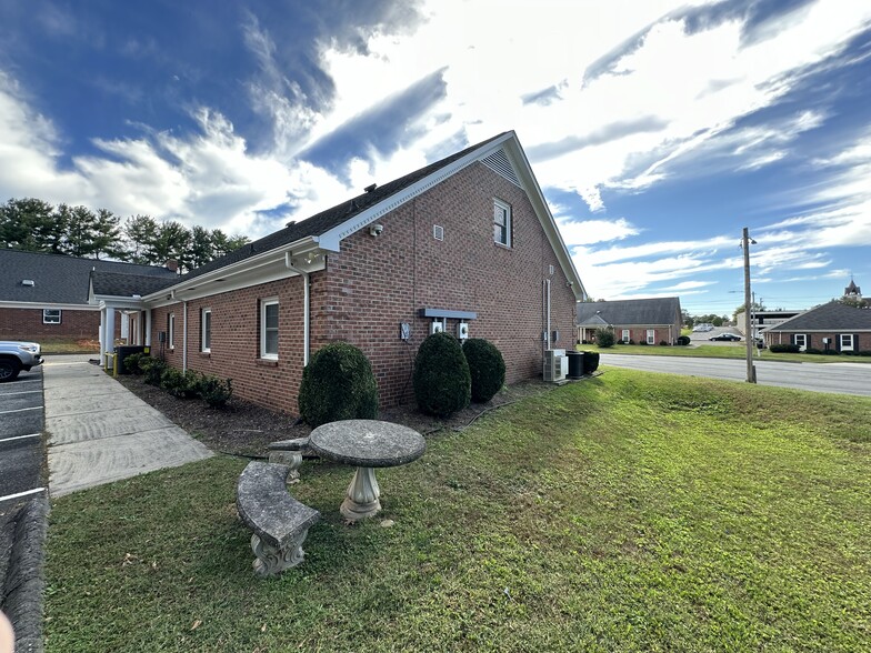 238 Wilmot Dr, Gastonia, NC for sale - Building Photo - Image 3 of 12