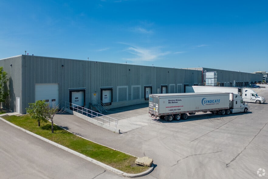 10710 25th St NE, Calgary, AB for lease - Building Photo - Image 3 of 6