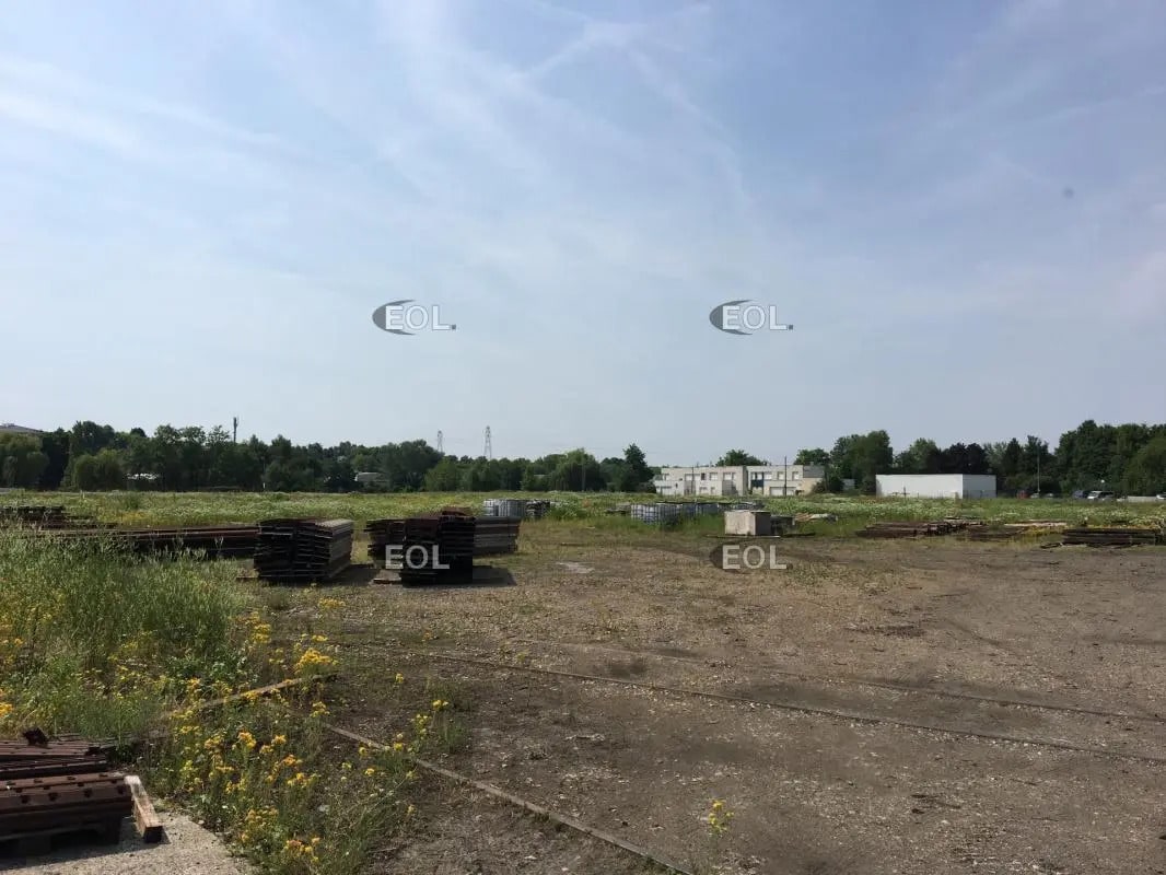 Land in Persan for lease Building Photo- Image 1 of 4