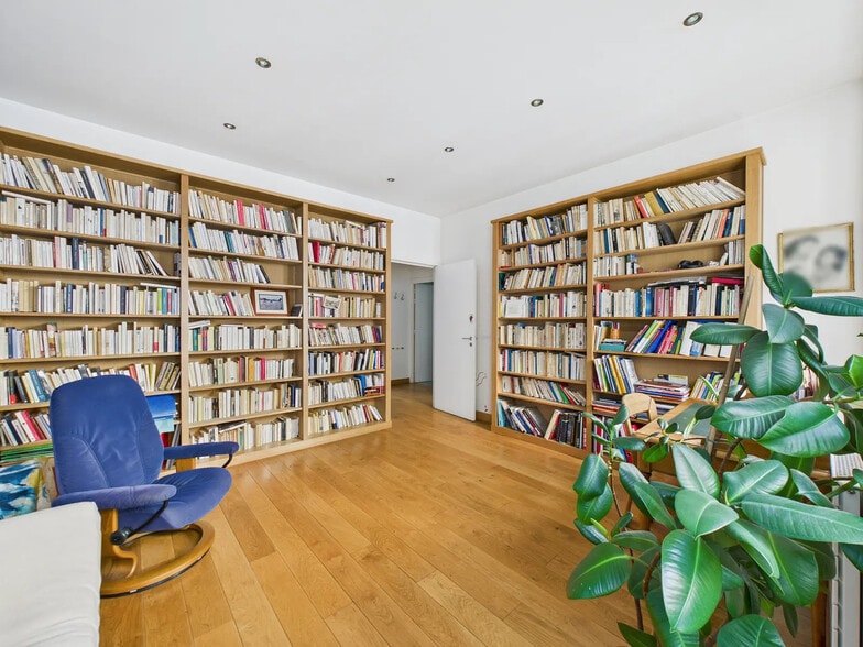 Office in Paris for sale - Interior Photo - Image 1 of 5