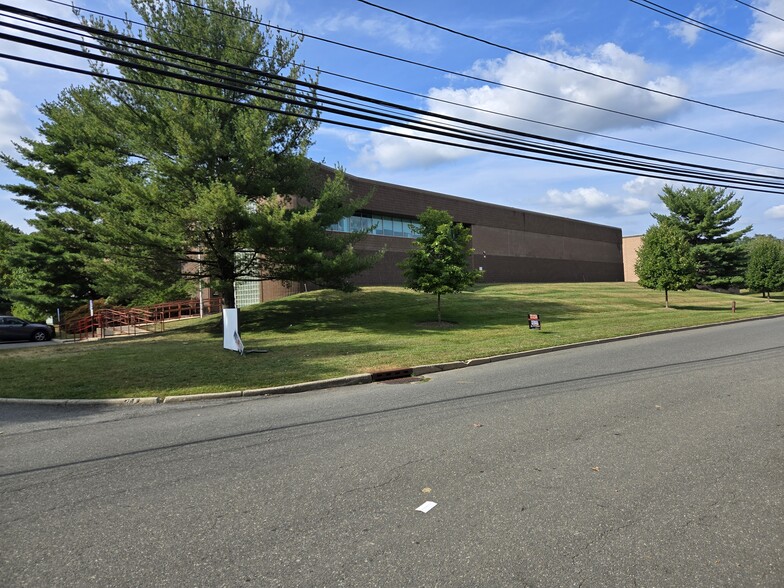 12 Wright Way, Oakland, NJ for lease - Building Photo - Image 2 of 16