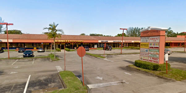 5200-5400 N University Dr, Lauderhill, FL for lease - Building Photo - Image 1 of 5