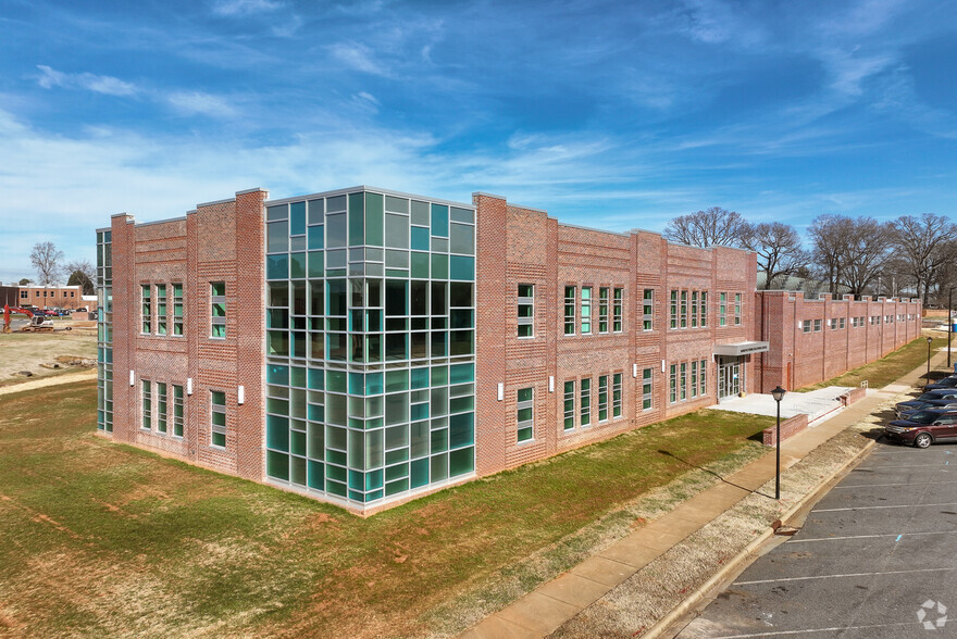 350 5th Ave SE, Conover, NC for sale - Building Photo - Image 1 of 1