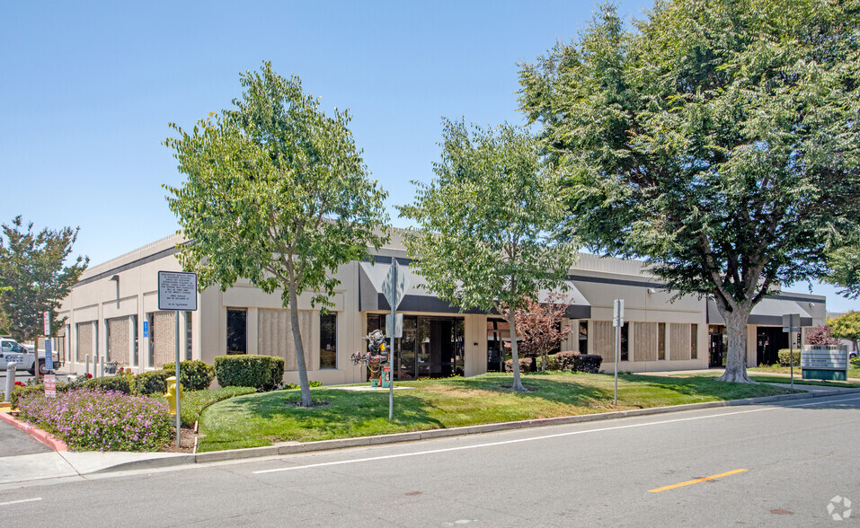 1257 Tasman Dr, Sunnyvale, CA for lease - Building Photo - Image 1 of 9